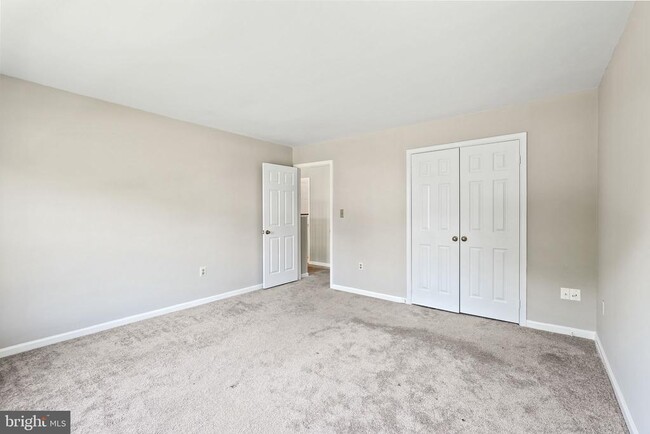Building Photo - 10 Apple Blossom Ct