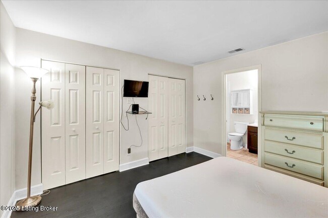 Building Photo - 44 Lake Ave