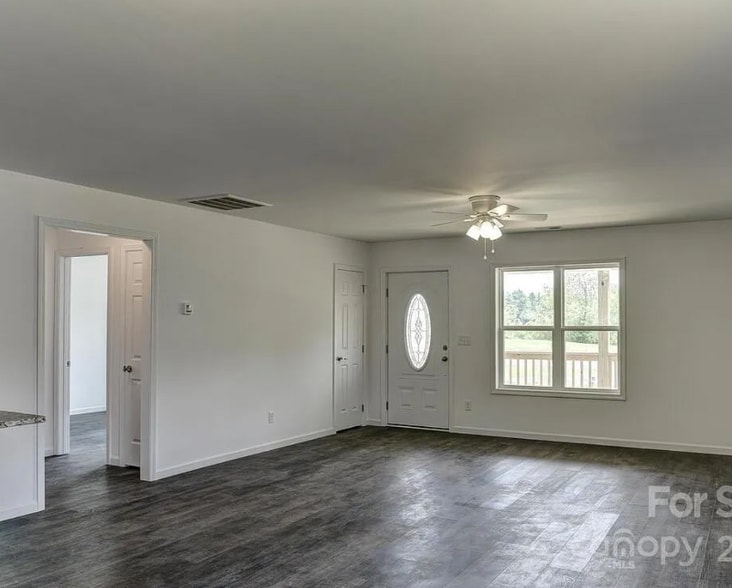 Building Photo - 132 Patriot Pl