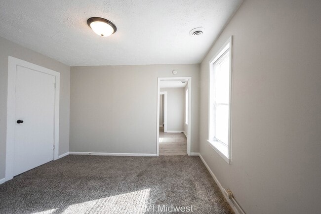 Building Photo - 1 Bedroom 1 bath