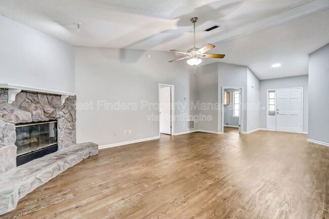 Building Photo - 10460 Roxbury Ln