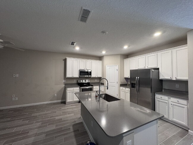 Building Photo - Townhome for Rent in Longleaf Community