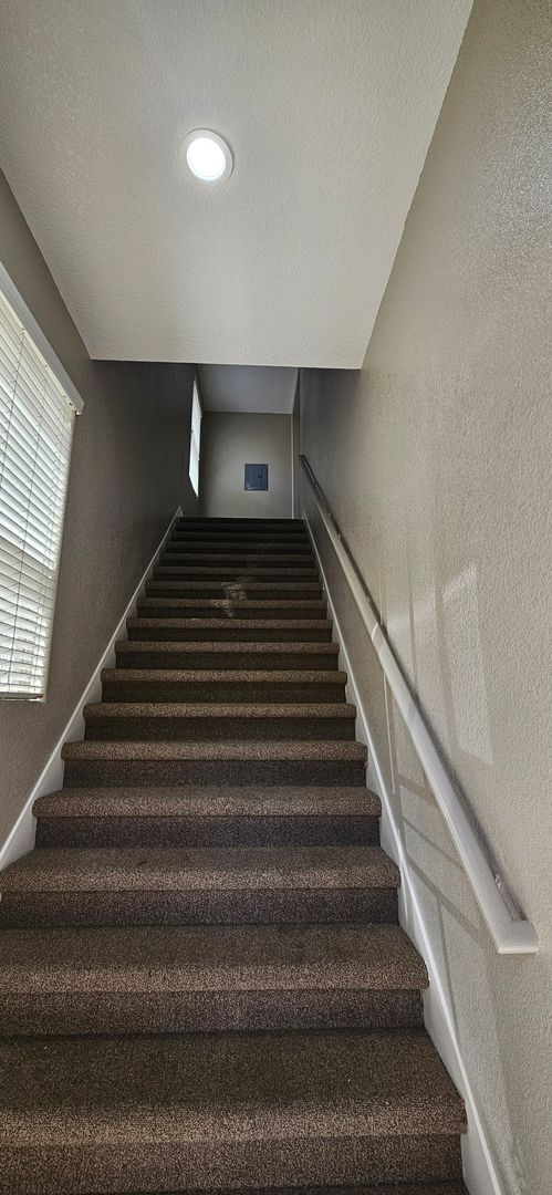 Building Photo - G Street 6 Plex