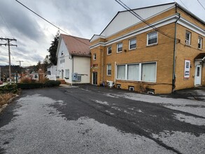 Building Photo - 110 N Main St