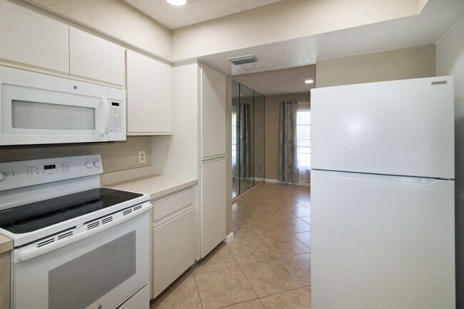 Building Photo - South Venice Annual Home for Rent
