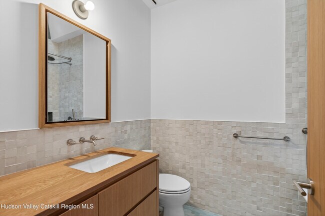 Building Photo - 316 Wall St