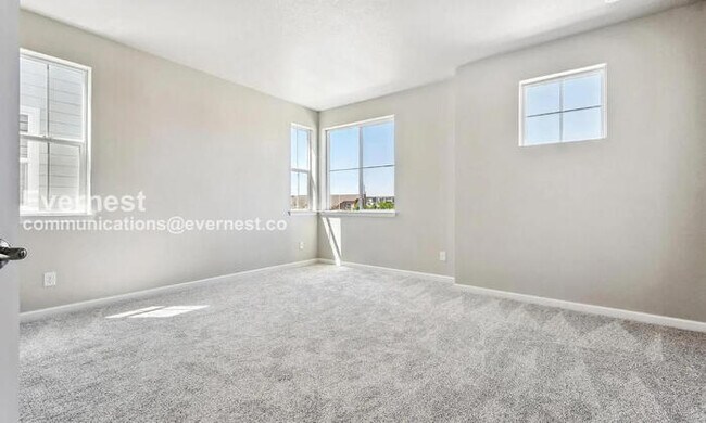 Building Photo - 3 Bed/2 Bath Home with Garage / Available Soon!