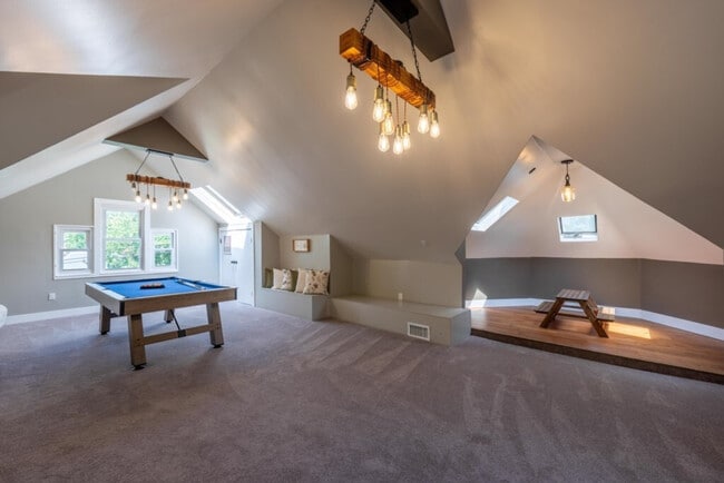 Building Photo - 139 W 4th Ave