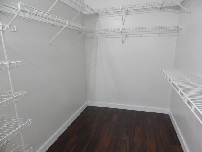 Building Photo - 6117 Old Court Rd