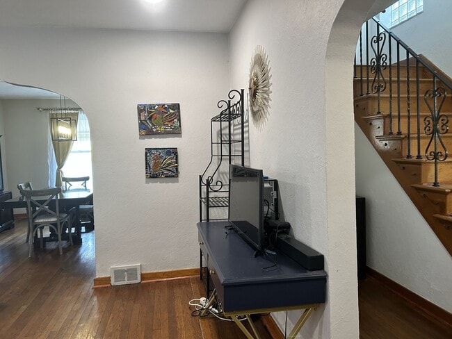 Building Photo - 248 Mansion St