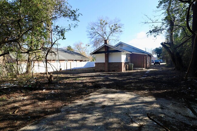 Building Photo - 11 Kendrick St