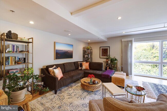 Building Photo - 1514 Newton St NW