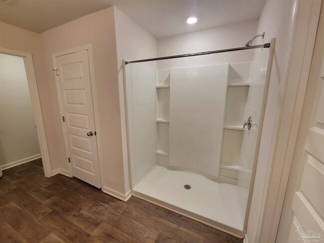 Building Photo - 8016 Twin Cedar Dr