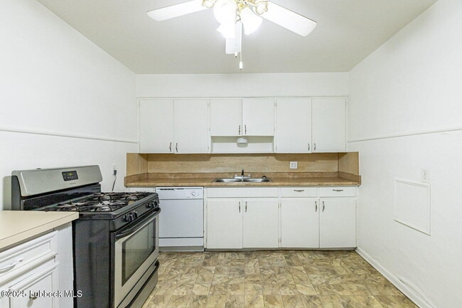 Building Photo - 815 52nd St