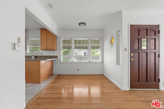 Building Photo - 3600 Kelton Ave