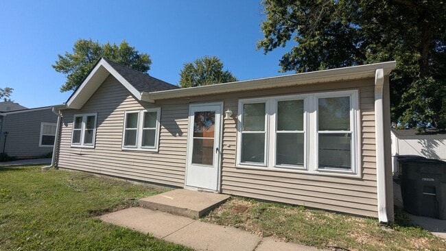 Building Photo - 3-bedroom in Lewis Central