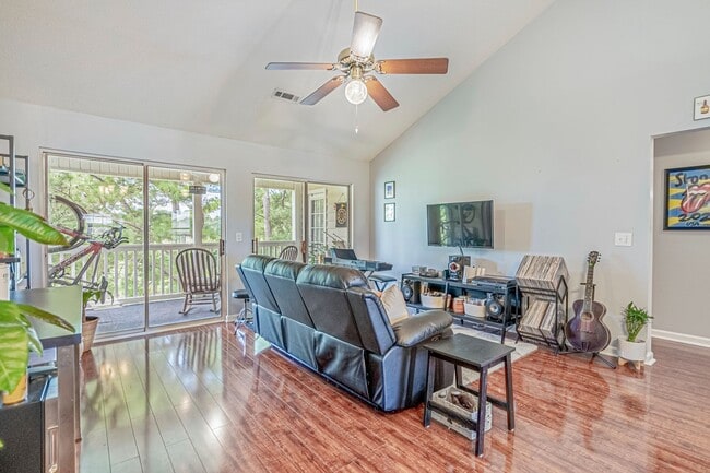 Building Photo - 2 Bed 2 Bath Long Term Rental - Windsor Green in Carolina Forest