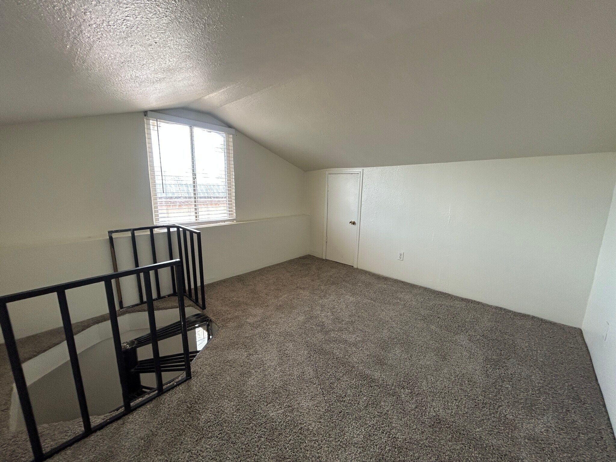 Building Photo - 3062 N 42nd Ave