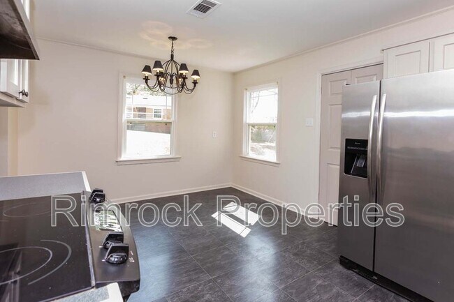 Building Photo - 2500 Durwood Rd