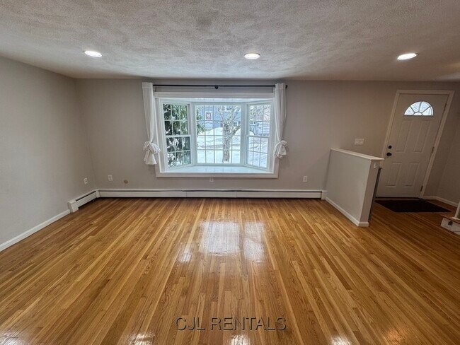 Building Photo - 108 Trimount Ave