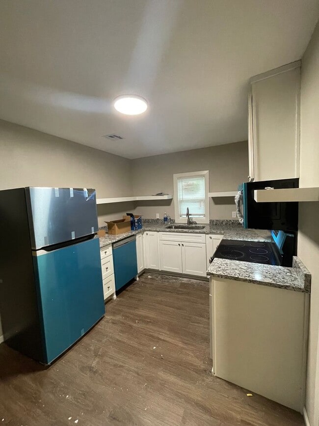 Building Photo - 3 Bedroom 2 Bath Home For Rent