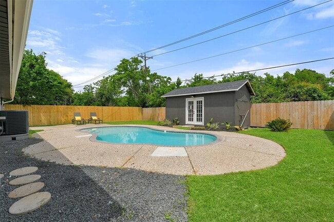 Building Photo - 502 Dixie Dr