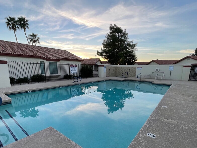 Building Photo - 1120 N Val Vista Dr