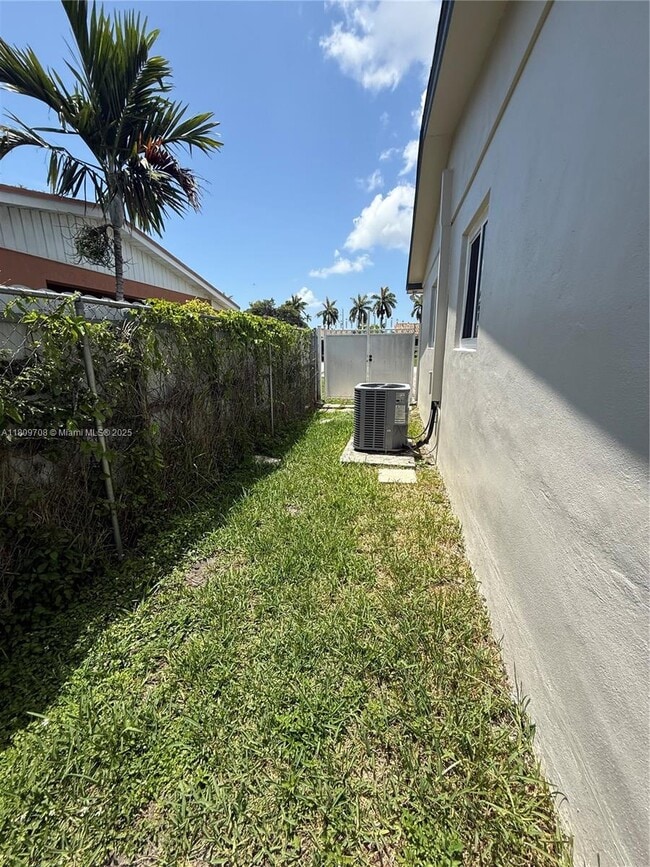 Building Photo - 10471 SW 47th St