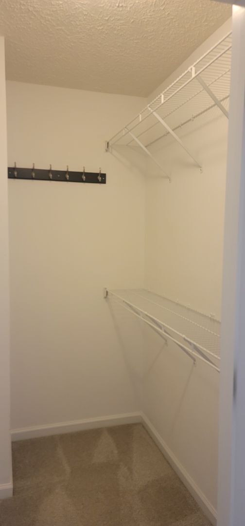 Building Photo - New Listing