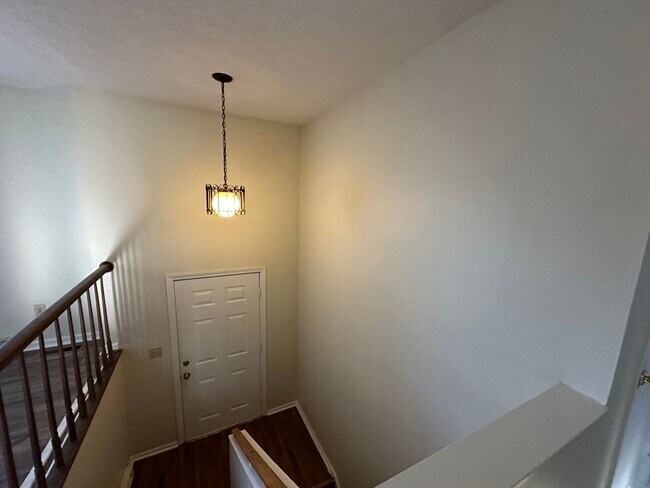 Building Photo - 3 Bedroom Split Foyer Home off Old Forest ...
