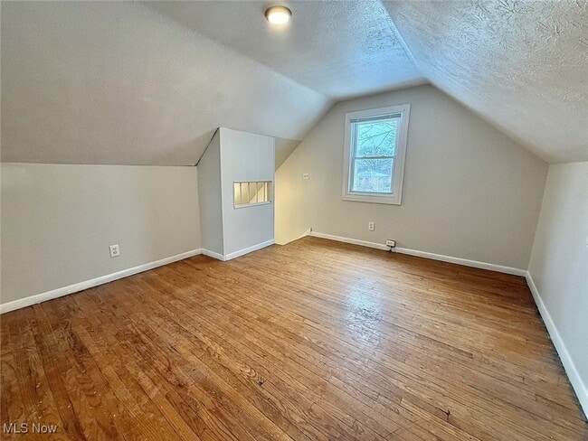 Building Photo - 1319 Lakewood Ave