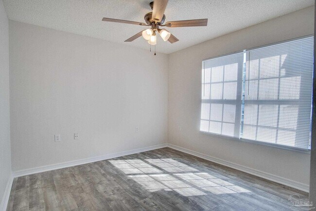 Building Photo - 2029 Shadow Lake Dr