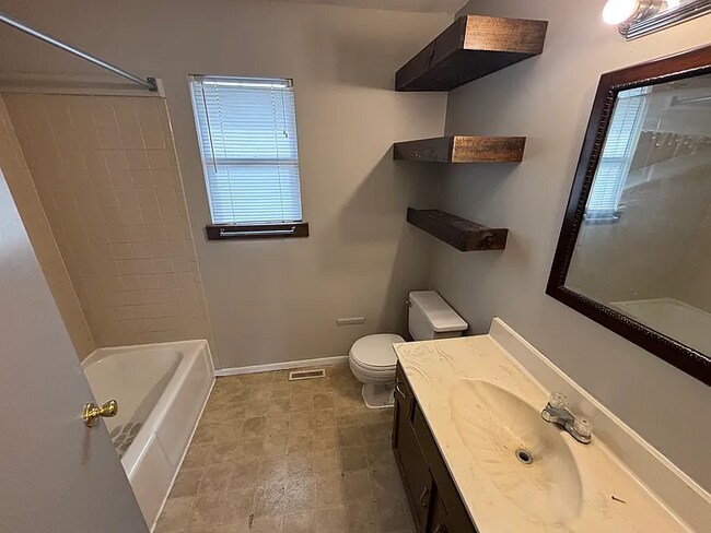 Building Photo - 2423 Farmstead St