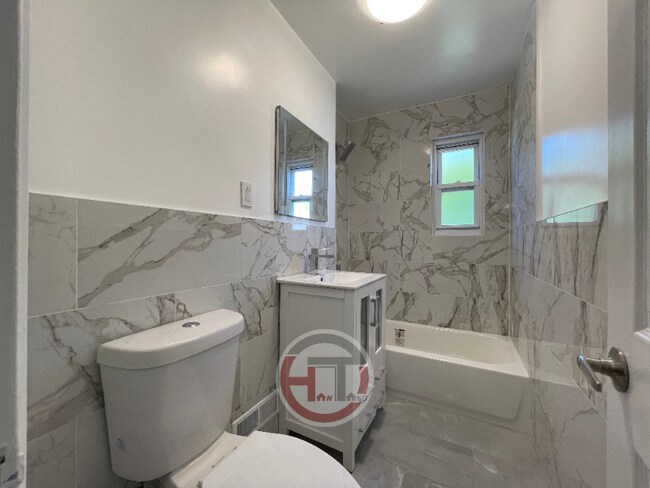 Building Photo - 1529 Dwight Pl