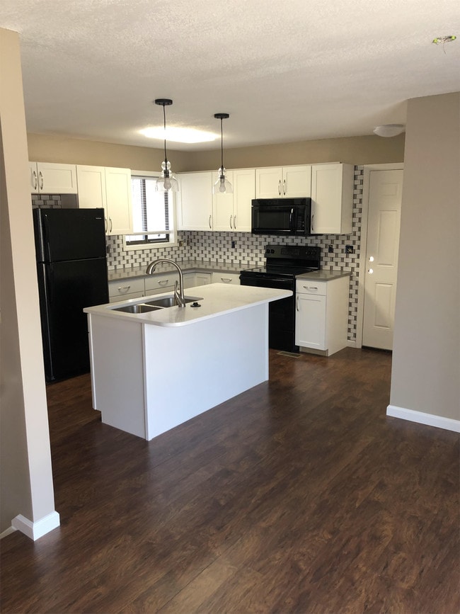 Building Photo - 1256 N Country Acres Ave