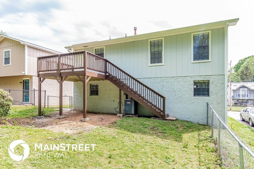 Building Photo - 6920 Suburban Terrace