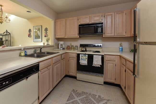Building Photo - "Charming 2-Bed, 2-Bath Townhouse Retreat with 1,251 Sq Ft of Comfort in Wilmington!"