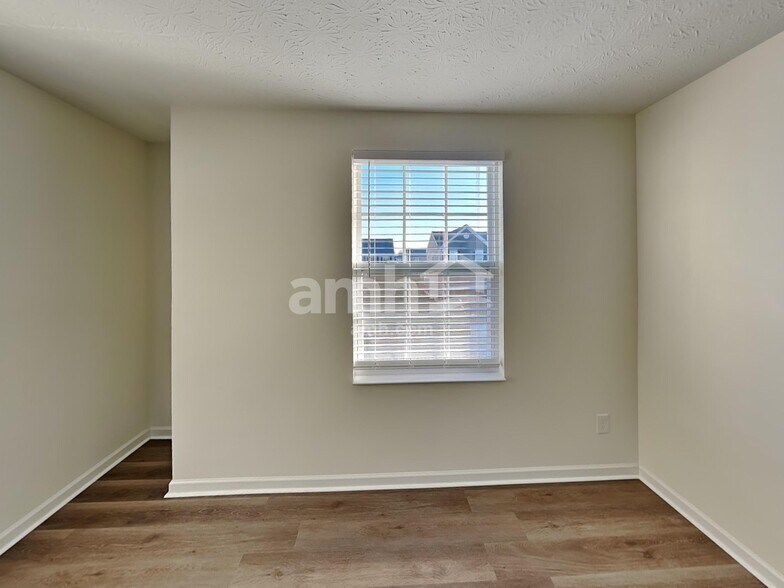 Building Photo - 62 Henderson Ln