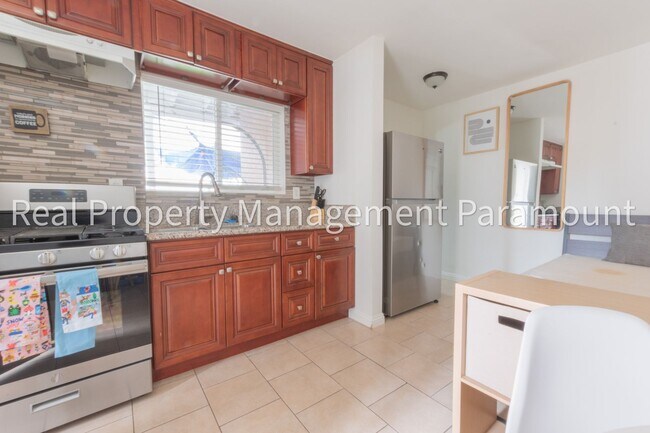 Primary Photo - 2840 S Mansfield Ave