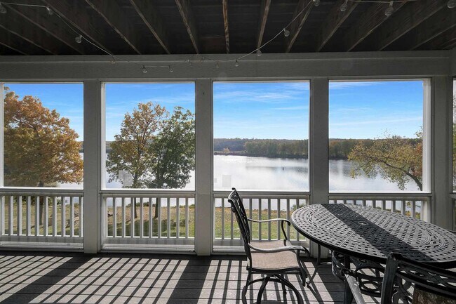 Building Photo - 5 River Row