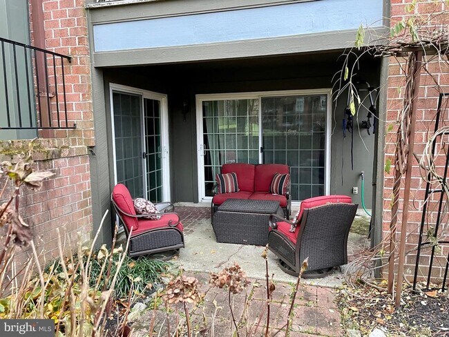 Building Photo - 7 Friendswood Ct