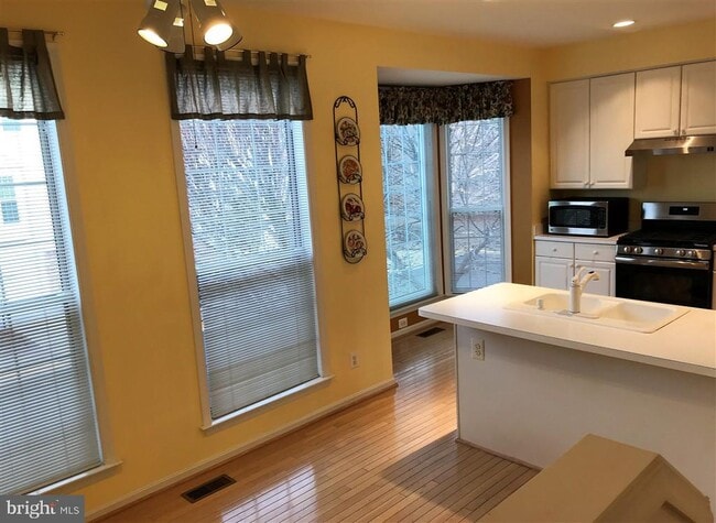 Building Photo - 7507 Lamoyne Ct