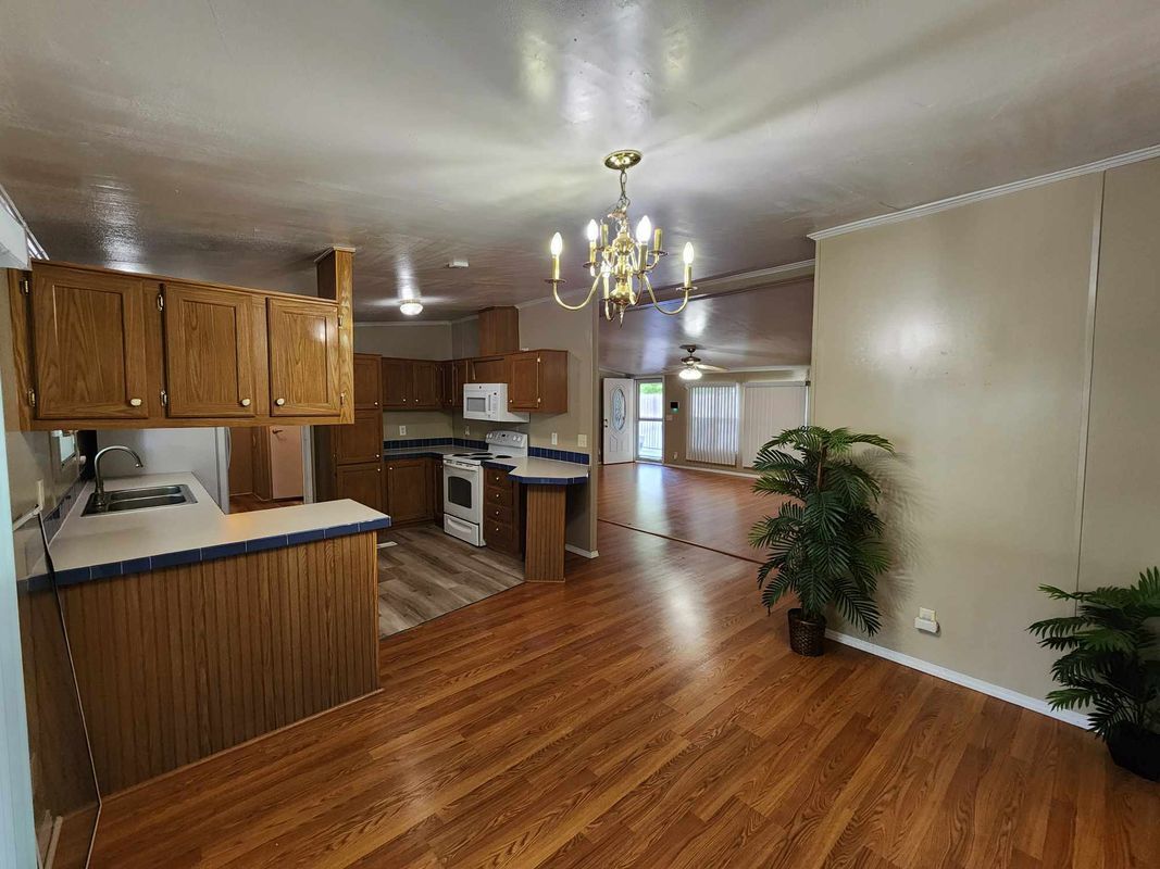 Building Photo - 922 Ashwood Dr