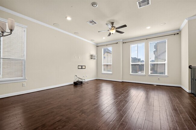 Building Photo - 2707 Shadybrook Meadow Dr