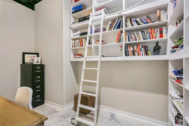 Building Photo - 930 Manchester Pl NW