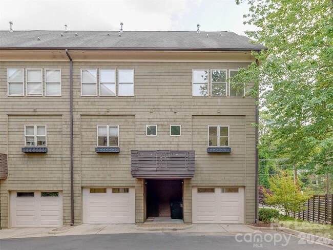 Building Photo - 1174 Park West Dr