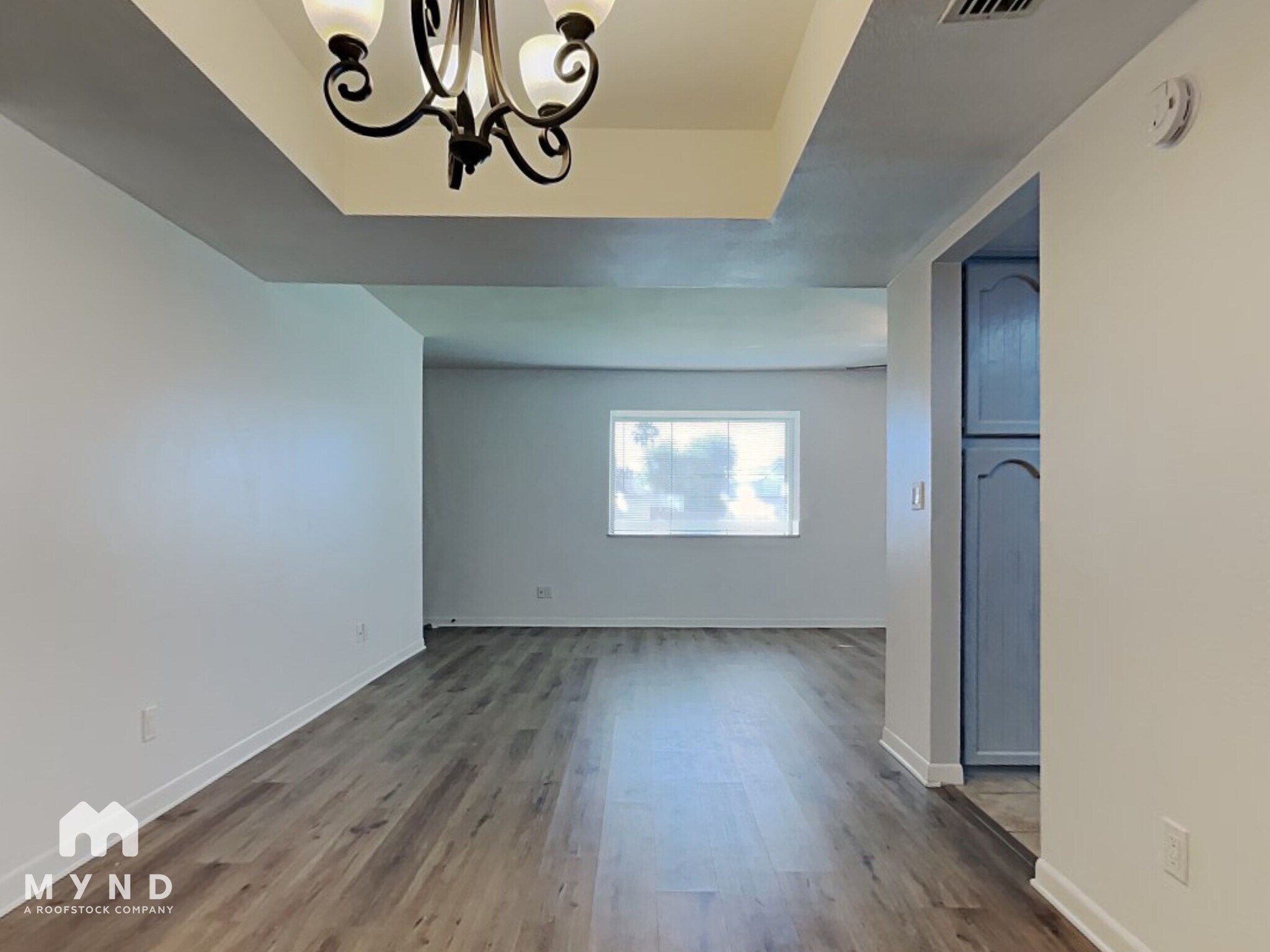 Building Photo - 1550 N Stapley Dr