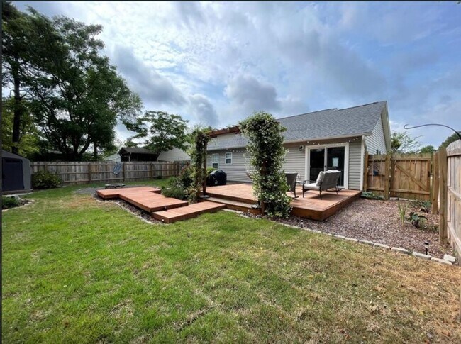 Building Photo - FURNISHED RENTAL FOR 3-12 MONTHS AVAILABLE MID-JUNE