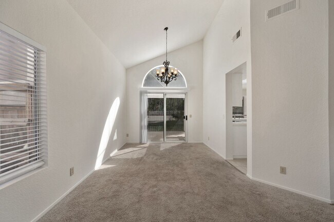 Building Photo - CHARMING HOME IN TEMECULA 3 BD/2.5 BA | OV...