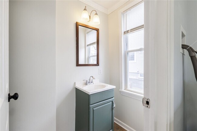 Building Photo - 7 Beardsley St